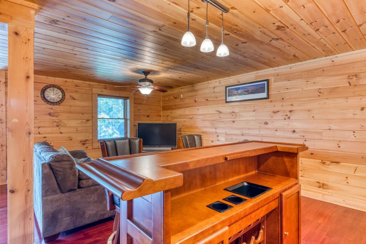 Majestic Lakefront Lodge Sevierville Exterior photo