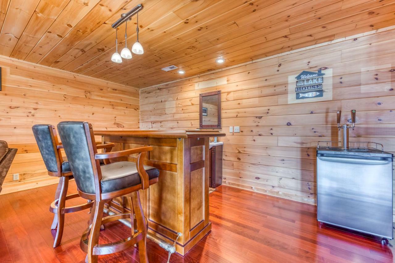 Majestic Lakefront Lodge Sevierville Exterior photo