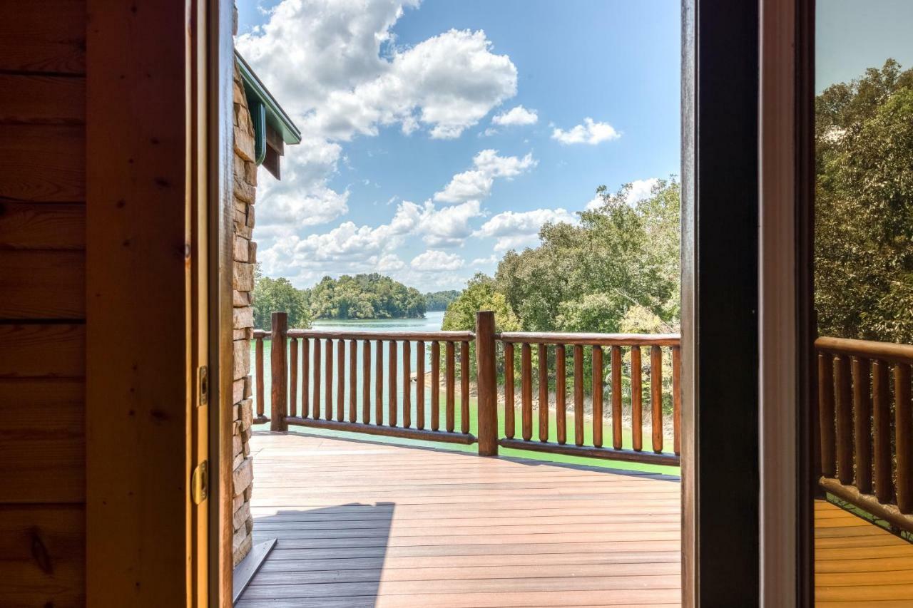 Majestic Lakefront Lodge Sevierville Exterior photo
