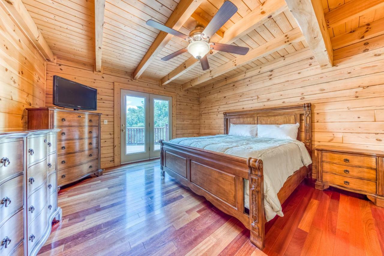Majestic Lakefront Lodge Sevierville Exterior photo