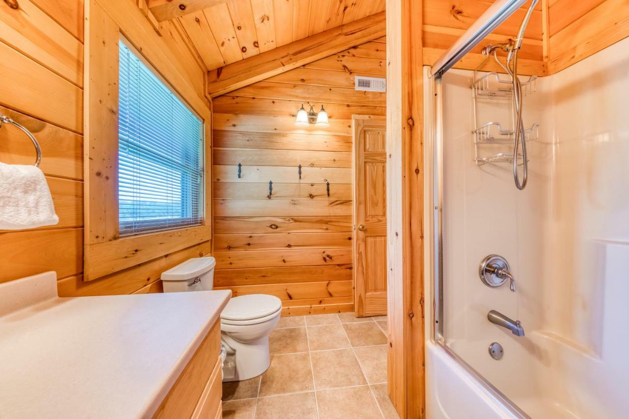 Majestic Lakefront Lodge Sevierville Exterior photo