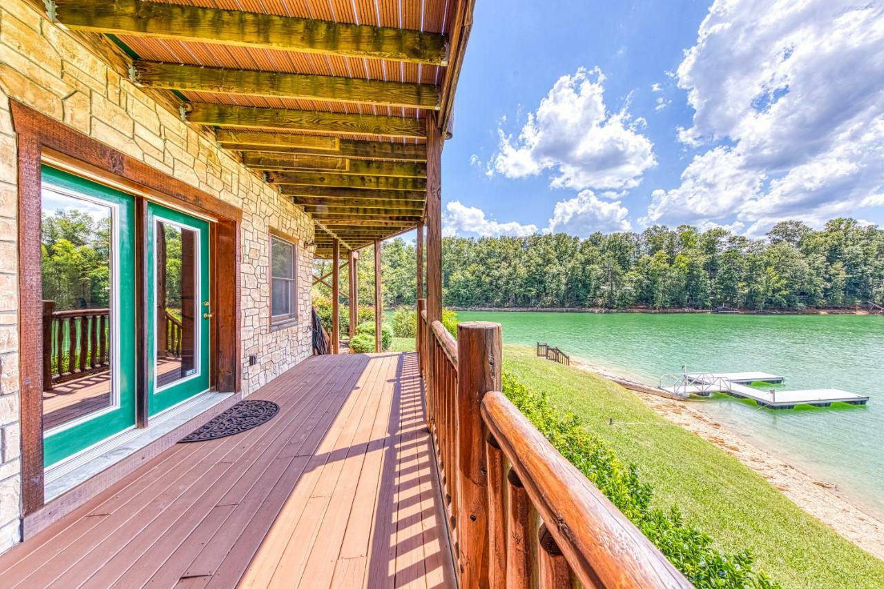 Majestic Lakefront Lodge Sevierville Exterior photo