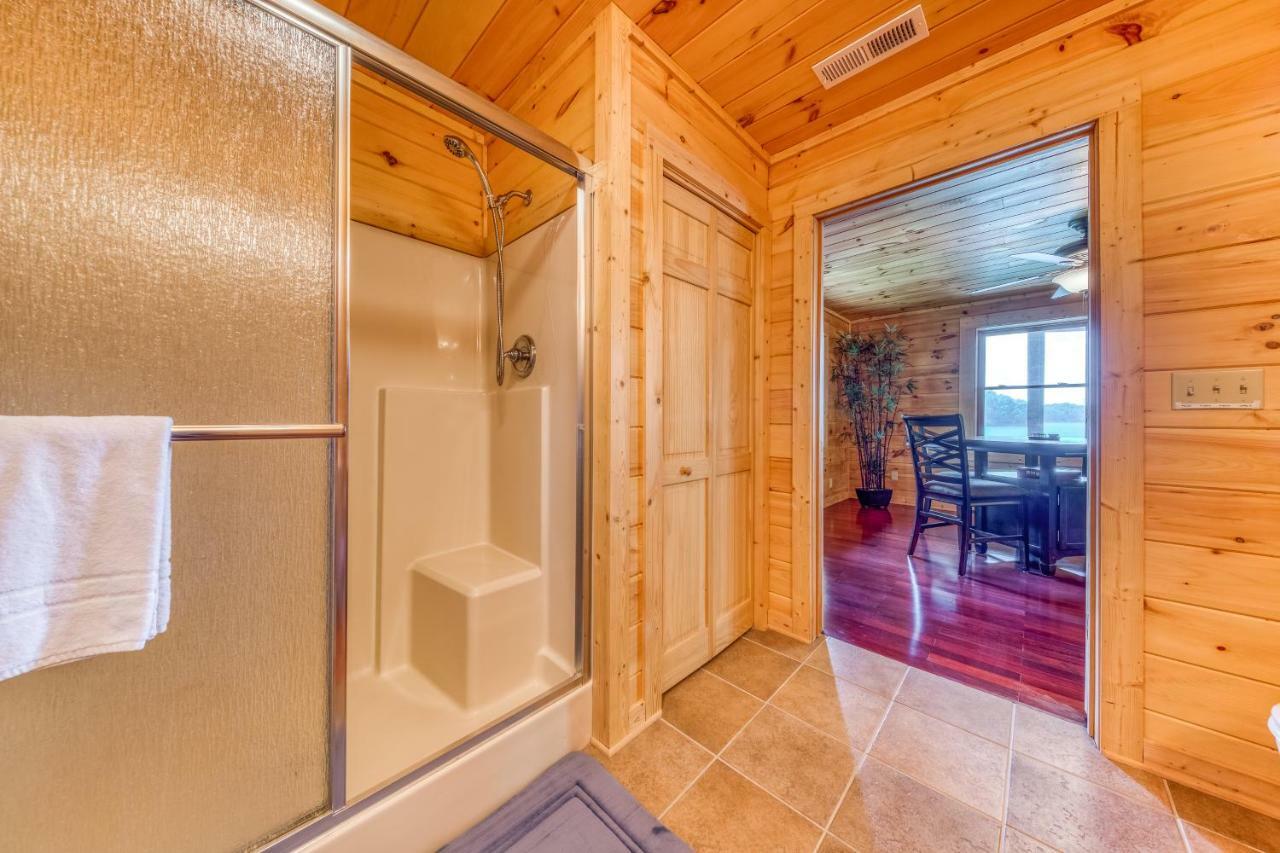 Majestic Lakefront Lodge Sevierville Exterior photo