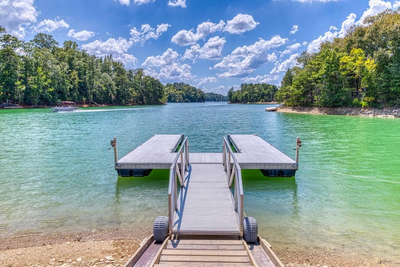 Majestic Lakefront Lodge Sevierville Exterior photo