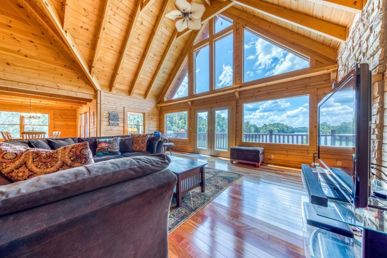 Majestic Lakefront Lodge Sevierville Exterior photo