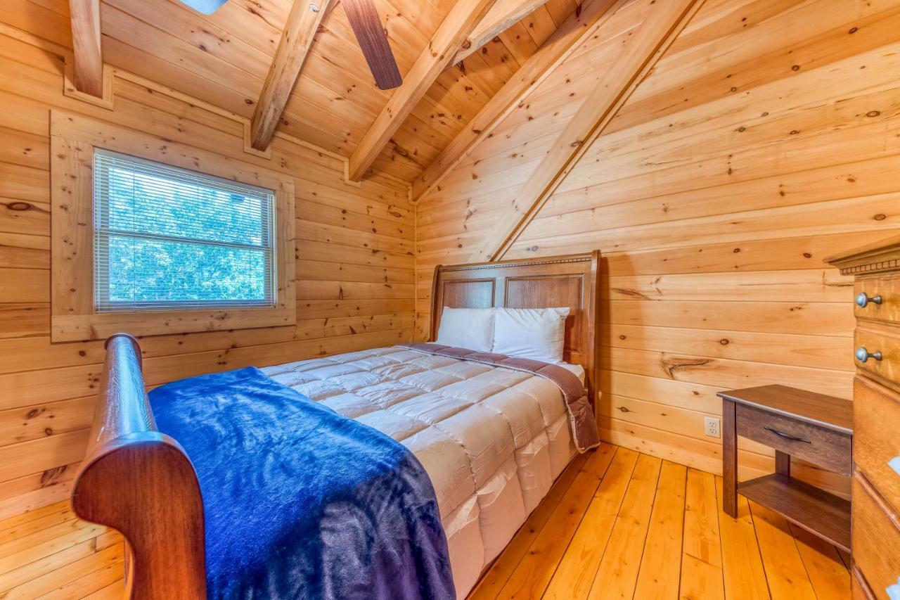 Majestic Lakefront Lodge Sevierville Exterior photo