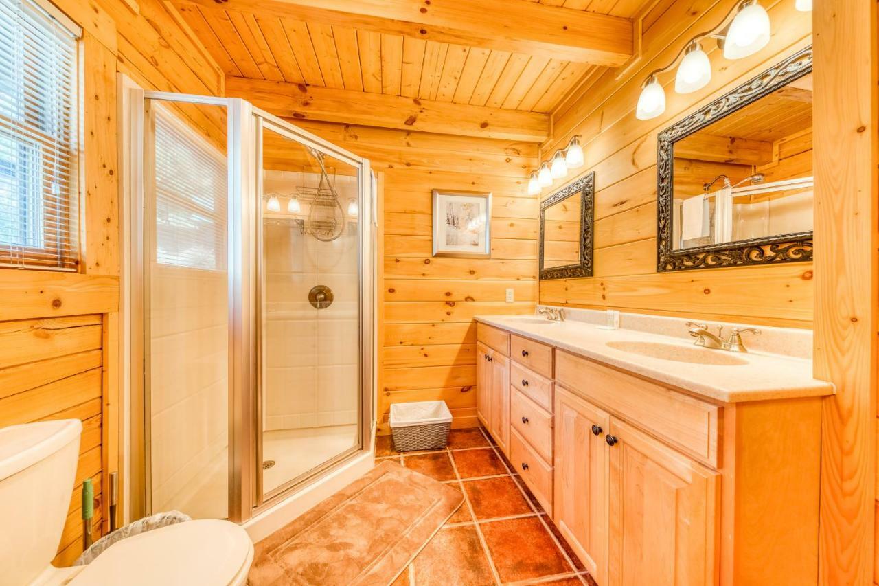 Majestic Lakefront Lodge Sevierville Exterior photo