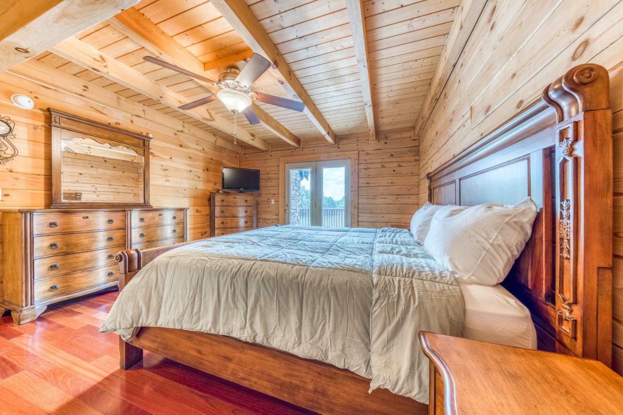 Majestic Lakefront Lodge Sevierville Exterior photo